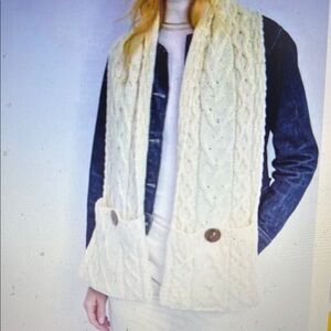 Aran Sweater Market 100% Merino wool pocket scarf cream cable knit